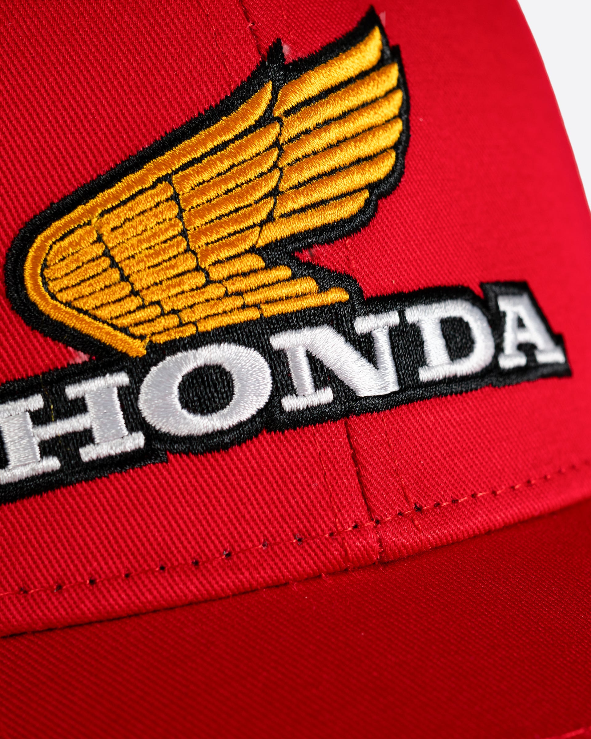 Honda Elsinore Kappe Rot, Detail Vorderansicht.