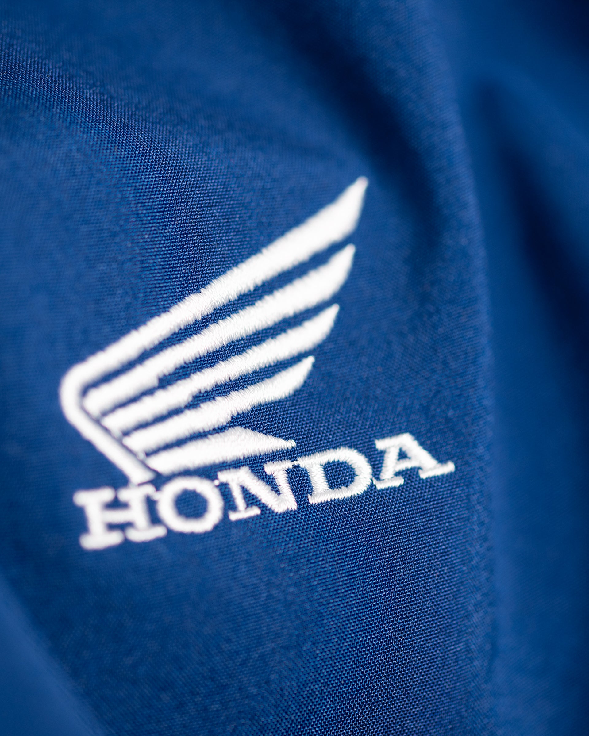 Honda Softshell-Jacke Blau, Detailansicht Logo.